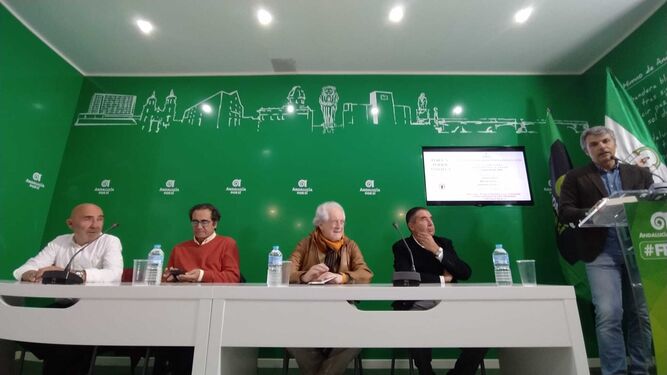 Presentación del libro 'Poder andaluz' de José Luis Villar, con Alejandro Rojas Marcos, Manuel de Bernardo, Antonio Moreno y Fran Romero arropando al autor.
