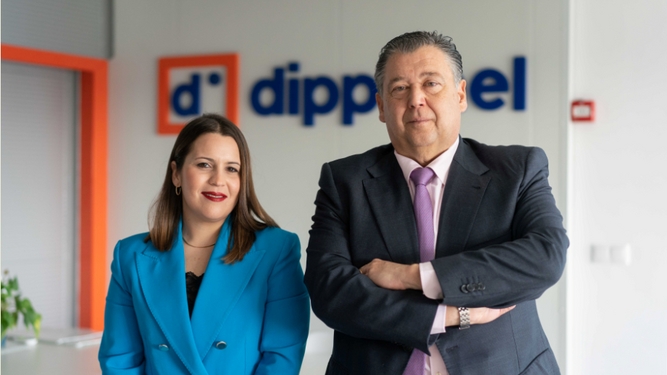 Tamara Arcos, directora de exportaciones, y Antonio Otero, fundador y gerente de Dippanel.