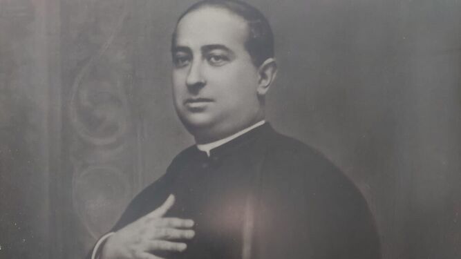 Manuel González-Serna, párroco de Constantina y arcipreste de Cazalla.