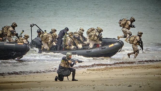 Soldados de la Armada durante unas maniobras, en una imagen de archivo.