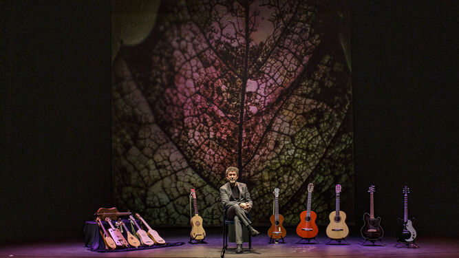 José Luis Pastor en el Teatro Sierra de Aracena durante un concierto con el programa de su CD.