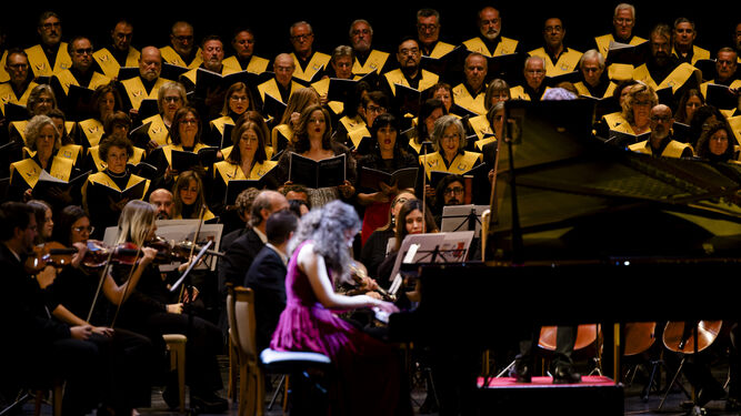 La coral de la UCA en un concierto en el Teatro Falla el pasado mes de diciembre.