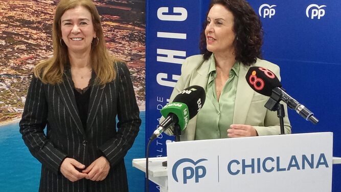 Teresa Ruiz y Ascen Hita, durante la rueda de prensa.