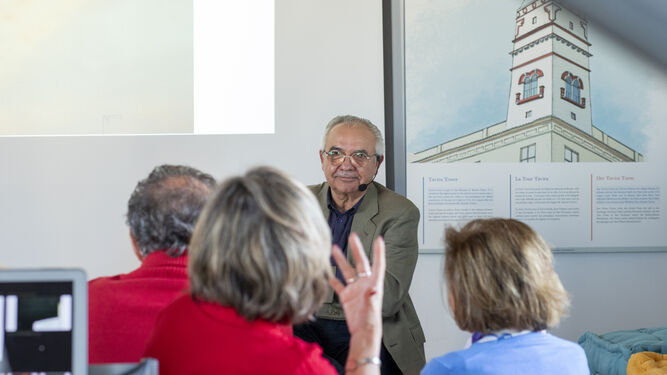 Joaquín Moreno durante la presentación de su nuevo libro en la Torre Tavira.