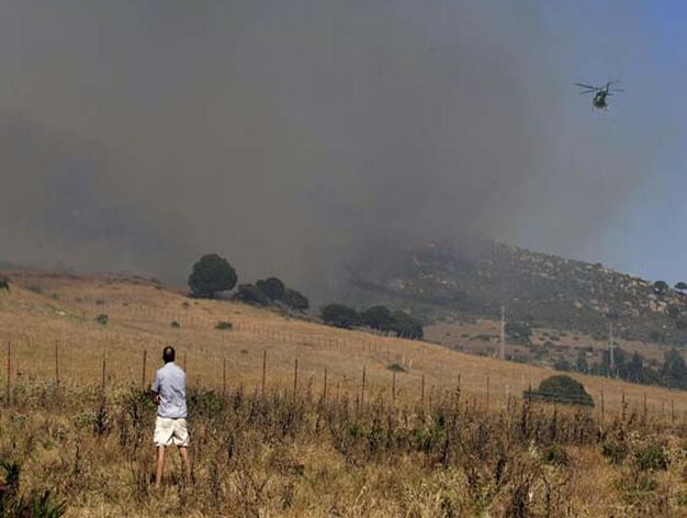 Incendio forestal en Tarifa en el monte La Pe&ntilde;a