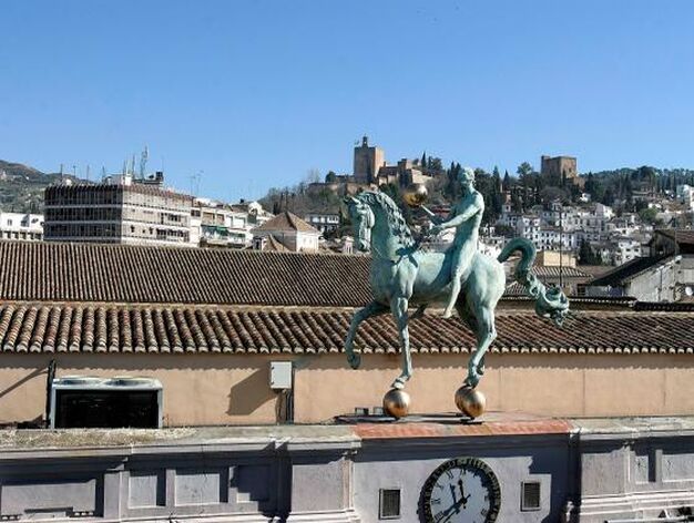 El caballo del Ayuntamiento, desde una perspectiva muy poco com&uacute;n.

Foto: Mar?de la Cruz / Esther Falc?