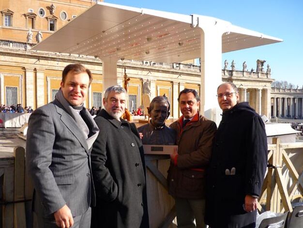 Visita de la comisi&oacute;n pro monumento a Juan Pablo II a Roma