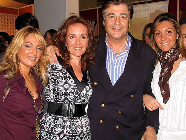Silvia Vera, Lola Parra, M&aacute;ximo Valverde y Araceli Parra.

Foto: Victoria Ram&iacute;rez