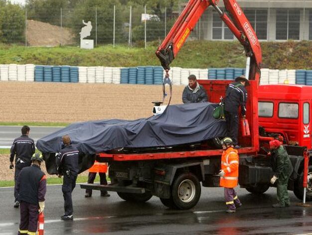 Los operarios intervinieron en tres incidencias, una a cargo del Toyota de Glock, que se sali&oacute; a la grava a final de la recta principal, y las paradas en pista del BMW de Kubica y el Red Bull de Vettel.

Foto: Juan Carlos Toro