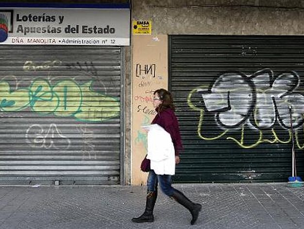 Pintadas en las fachadas de edificios de C&aacute;diz. 

Foto: Jose Braza