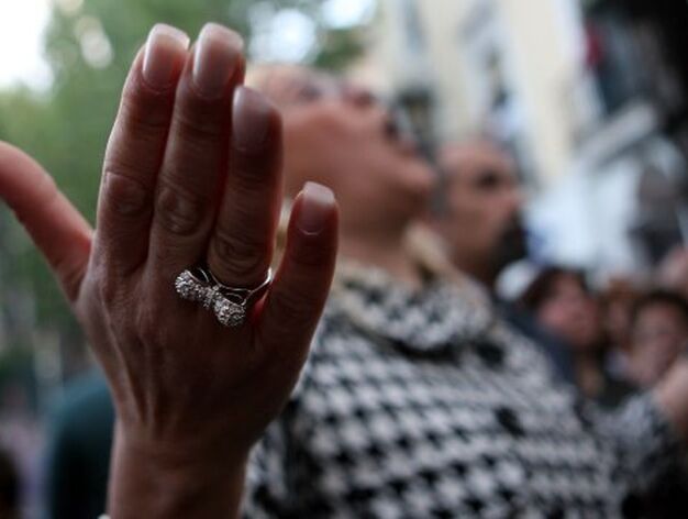 Detalle de la mano de una saetera que canta a la cofrad&iacute;a.

Foto: Juan Carlos Mu&ntilde;oz