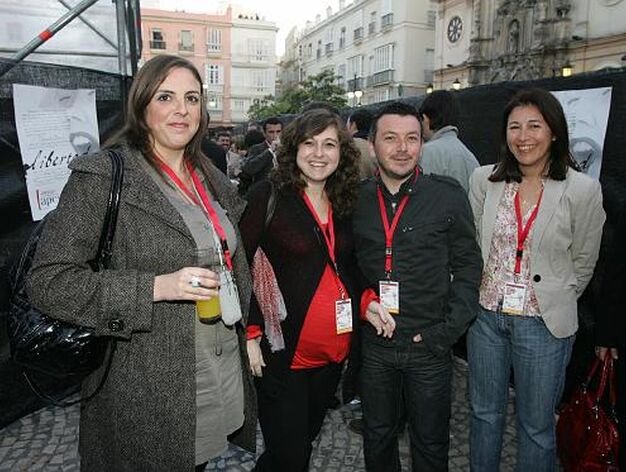 De izquierda a derecha los periodistas Bego&ntilde;a Casas, Eva Bocanegra, Pedro Espinosa y Tily Santiago. 

Foto: Jesus Marin y Joaquin Pino