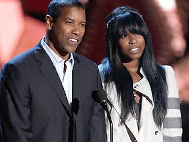 Denzel Washington y su hija Olivia presentaron el galard&oacute;n a la Mejor Pel&iacute;cula.

Foto: AFP Photo / Reuters