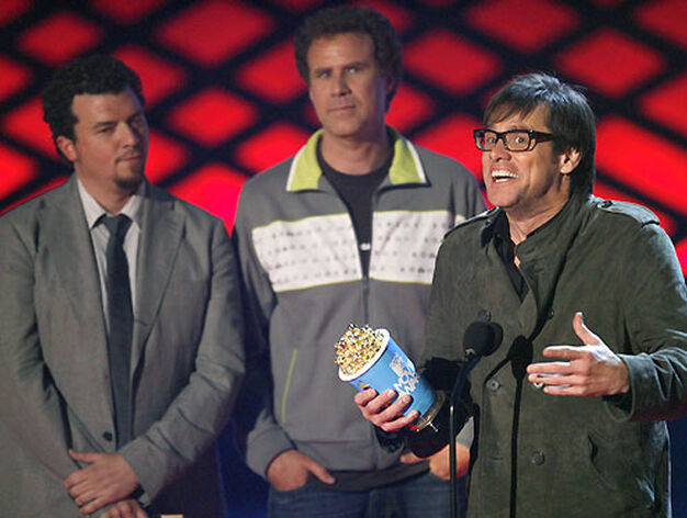 Danny McBride y Will Ferrell escuchan el discurso de agradecimiento de Jim Carrey, Mejor Actor de Comedia por 'Di que s&iacute;'.

Foto: AFP Photo / Reuters