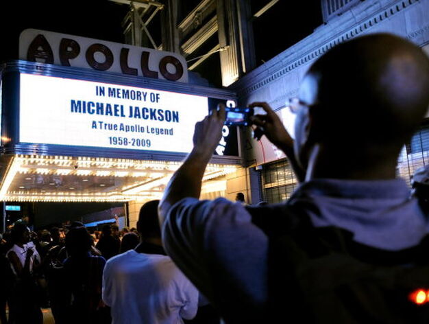 Los fans de Michael Jackson se concentraron en su estrella del paseo de la fama de Hollywood.

Foto: Reuters, Efe, Afp