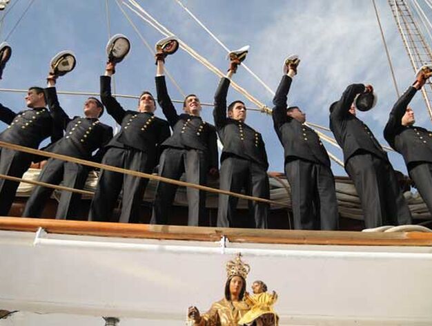 San Fernando despide en el Arsenal de La Carraca al buque escuela de la Armada, que parti&oacute; de forma excepcional en uno de los primeros grandes actos conmemorativos del 2010

Foto: Javier Gonzalez