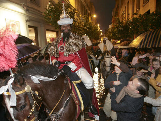 El Heraldo los Reyes Magos ha estado arropado durante todo el recorrido por multitud de ni&ntilde;os.

Foto: Juan Carlos Mu&ntilde;oz