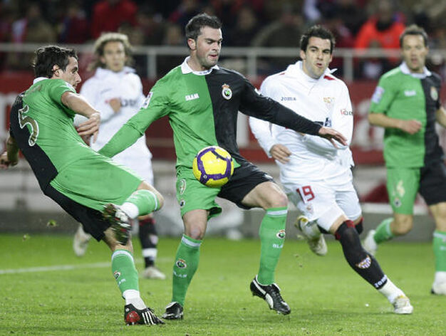 El Sevilla vuelve a ceder puntos en casa. / Antonio Pizarro