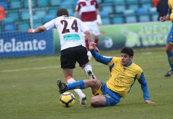 El C&aacute;diz logra un empate en Salamanca gracias a un nuevo gol de Enrique y abandona los puestos de descenso

Foto: LOF