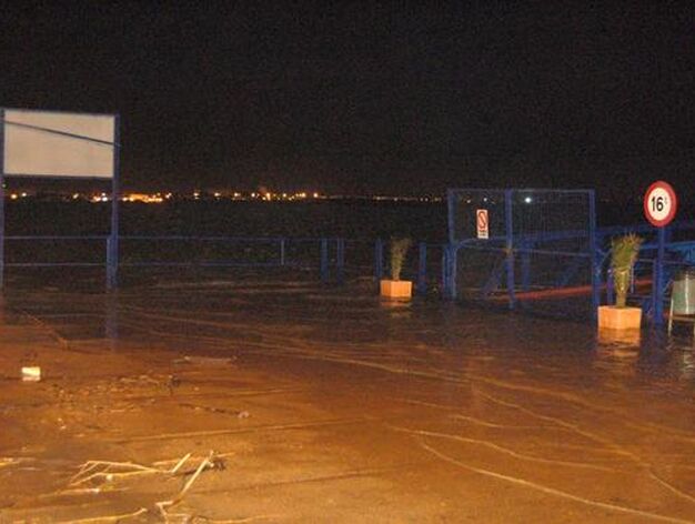 Muelle de Ayamonte inundado.