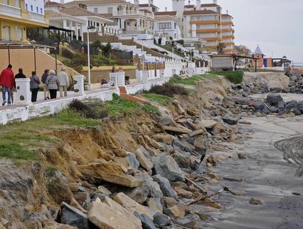 Lamentable aspecto que presenta la playa de Matalasca&ntilde;as.

Foto: Juan Carlos V&aacute;zquez