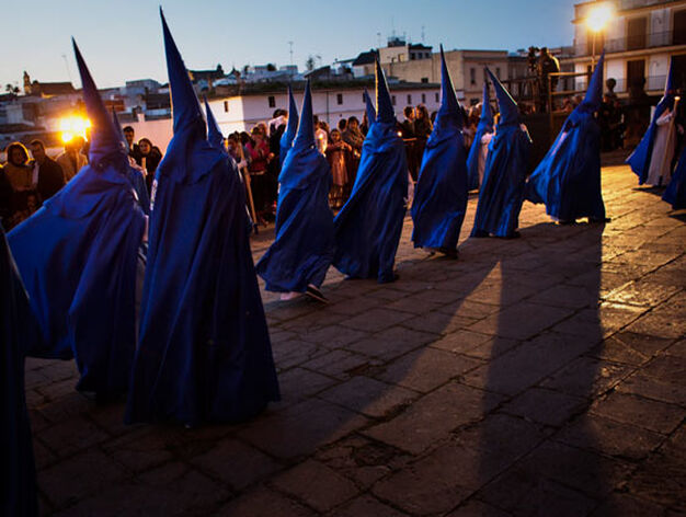Un grupo de penitentes de la Semana Santa.

Foto: Emilio Morenatti