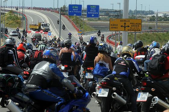 Los moteros inician la &acute;operaci&oacute;n retorno&acute; tras el Gran Premio de Motociclismo en Jerez. 

Foto: Pascual y Manuel Aranda