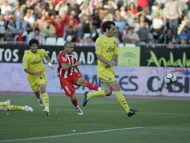 El Almer&iacute;a da un paso de gigante para la permanencia ante el Villarreal. / Javier Alonso
