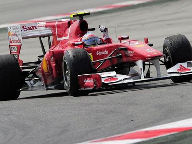 Fernando Alonso queda segundo en un Gran Premio dominado de principio a fin por el piloto de Red Bull Mark Webber. / AFP