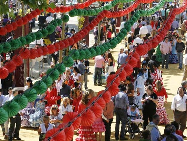 La Feria de Primavera llega a su ecuador tras una jornada de gran afluencia de p&uacute;blico al recinto de Las Banderas

Foto: Borja Benjumeda
