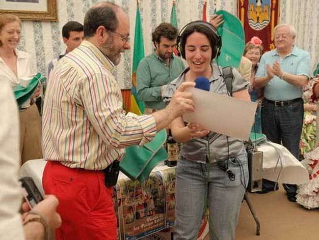 Radio Puerto recibi&oacute; un diploma por su colaboraci&oacute;n con la fiesta./Fotos:Fito Carreto

Foto: Fito Carreto