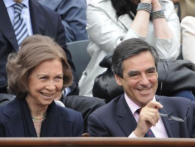 La Reina Sof&iacute;a y el primer ministro galo Fran&ccedil;ois Fillon.

Foto: Reuters/ AFP/ EFE