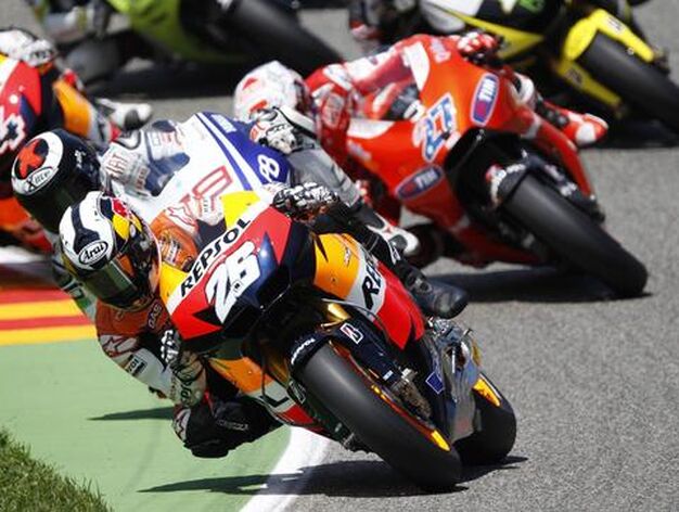 Pedrosa encabezando la carrera de MotoGP.

Foto: Reuters