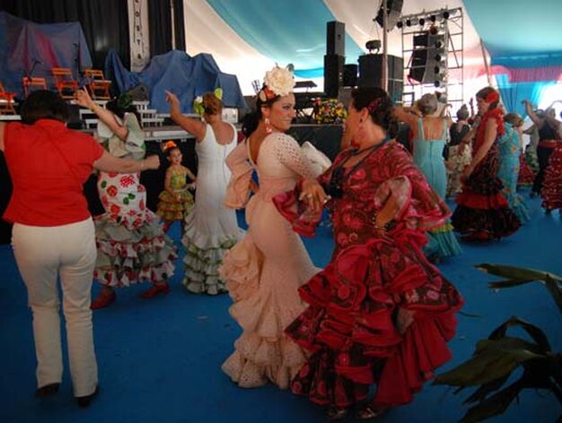 Las mujeres fueron las protagonistas en la jornada del viernes en la Feria de Chiclana.

Foto: Paco Peri&ntilde;&aacute;n