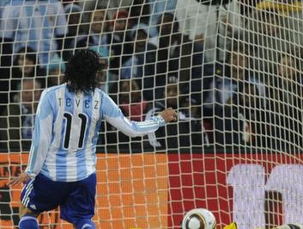 Argentina se medir&aacute; en cuartos de final a Alemania tras derrotar a M&eacute;xico en octavos. / AFP