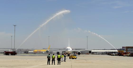 Los campeones del mundo llegan al aeropuerto de Barajas. / AFP