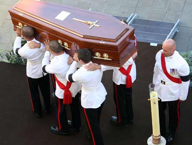 Los ciudadanos del Pe&ntilde;&oacute;n despidieron en un solemne funeral al obispo em&eacute;rito de la colonia

Foto: Paco Guerrero
