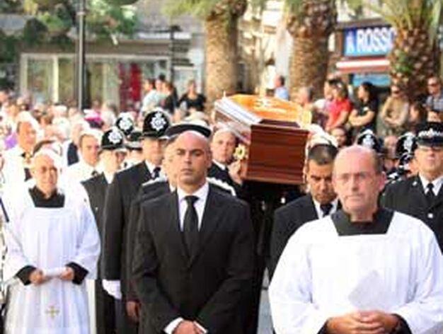 Los ciudadanos del Pe&ntilde;&oacute;n despidieron en un solemne funeral al obispo em&eacute;rito de la colonia

Foto: Paco Guerrero