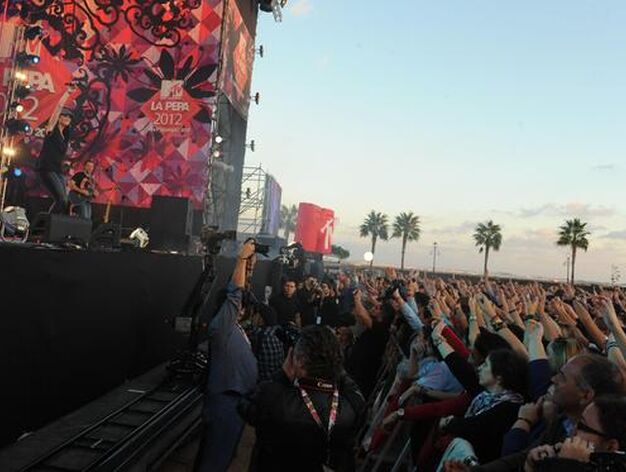 Miles de personas asisten al macroconcierto de la MTV en San Fernando. /Fotos: Rioja &middot; El&iacute;as Pimentel