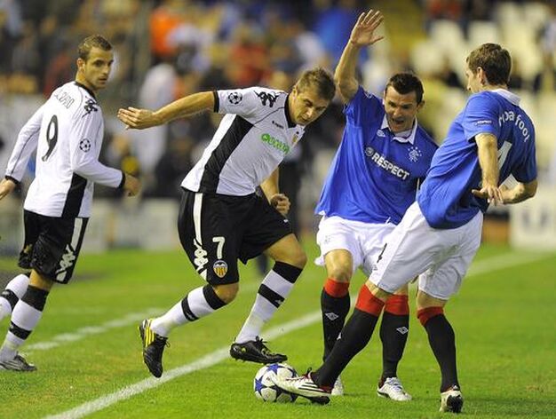 El Valencia golea 3-0 en casa al Glasgow Rangers. / AFP