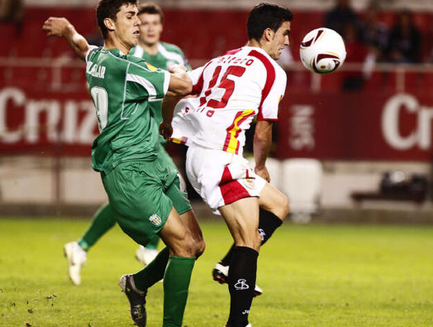 El Sevilla golea al Karpaty (4-0) en el S&aacute;nchez Pizju&aacute;n. / Antonio Pizarro