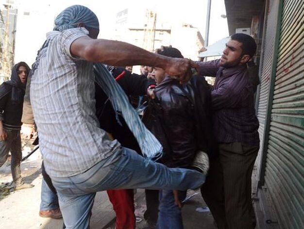 Defensores y detractores se pelean en la calle

Foto: EFE/ Reuters