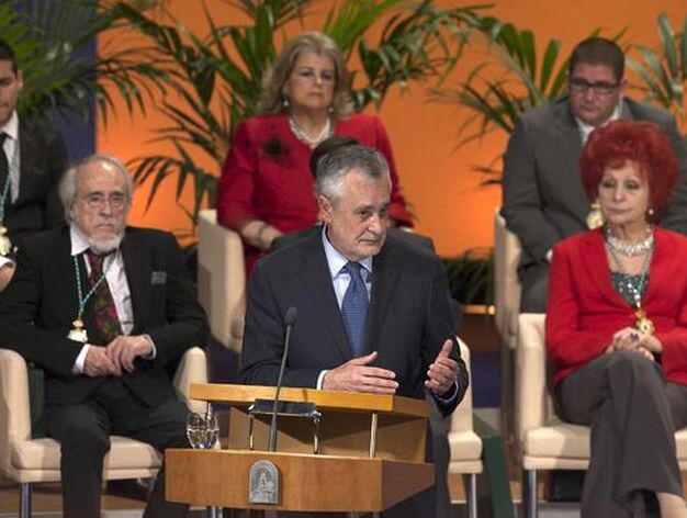 Gri&ntilde;&aacute;n durante su discurso conmemorativo del d&iacute;a de Andaluc&iacute;a.

Foto: EFE/Juan Carlos Munoz