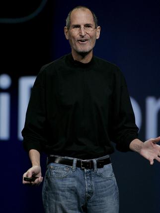 Steve Jobs presenta el iPad 2, la nueva versi&oacute;n del 'tablet' de Apple.

Foto: Efe
