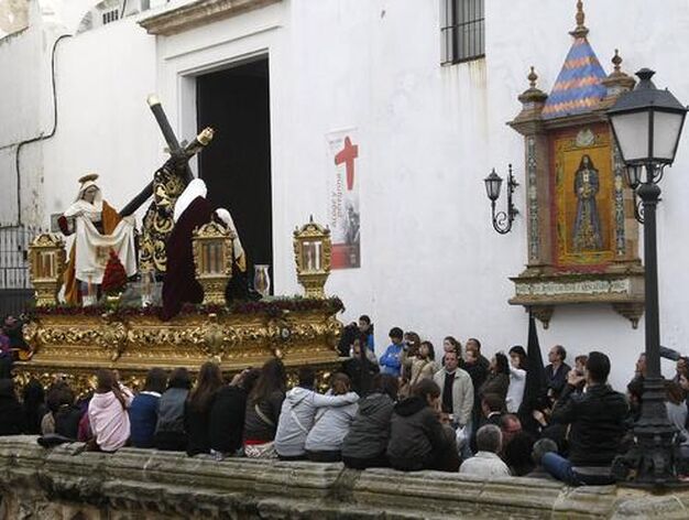 La hermandad vuelve al horario diurno en este Martes Santo en el que, pese al temor de lluvia, pudo salir a la calle 

Foto: Jose Braza