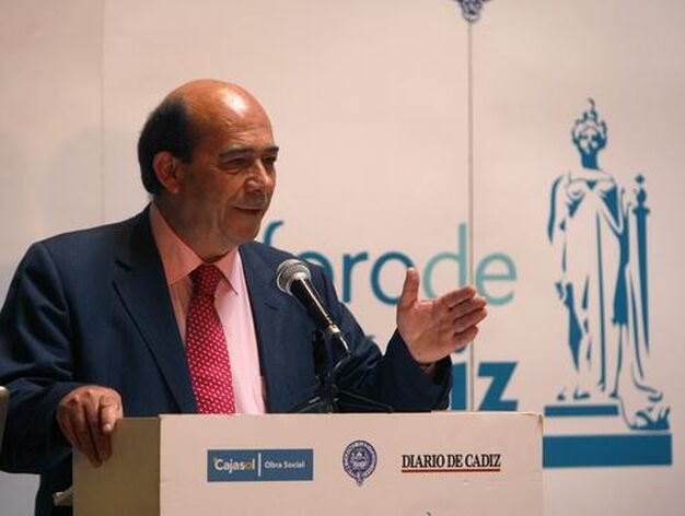 Rafael Barra fue el encargado de presentar al conferenciante.

Foto: Jose Braza