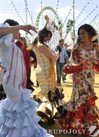 Bailes en el Real de la Feria.

Foto: Juan Carlos V&aacute;zquez