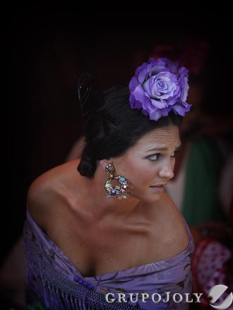 Detalle de una joven vestida de flamenca.

Foto: Antotonio Pizarro