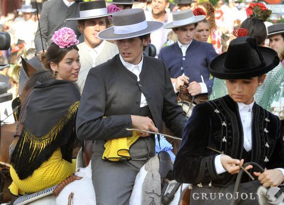 Jinetes y flamencas pasean a caballo.

Foto: Juan Carlos V&aacute;zquez