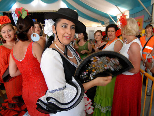 Durante el d&iacute;a de la mujer fueron muchas las que acudieron vestidas del flamenca a la feria

Foto: Paco P./Sonia Ramos